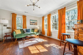 Groovy Getaway Loft, Fast Wi-Fi, Downtown